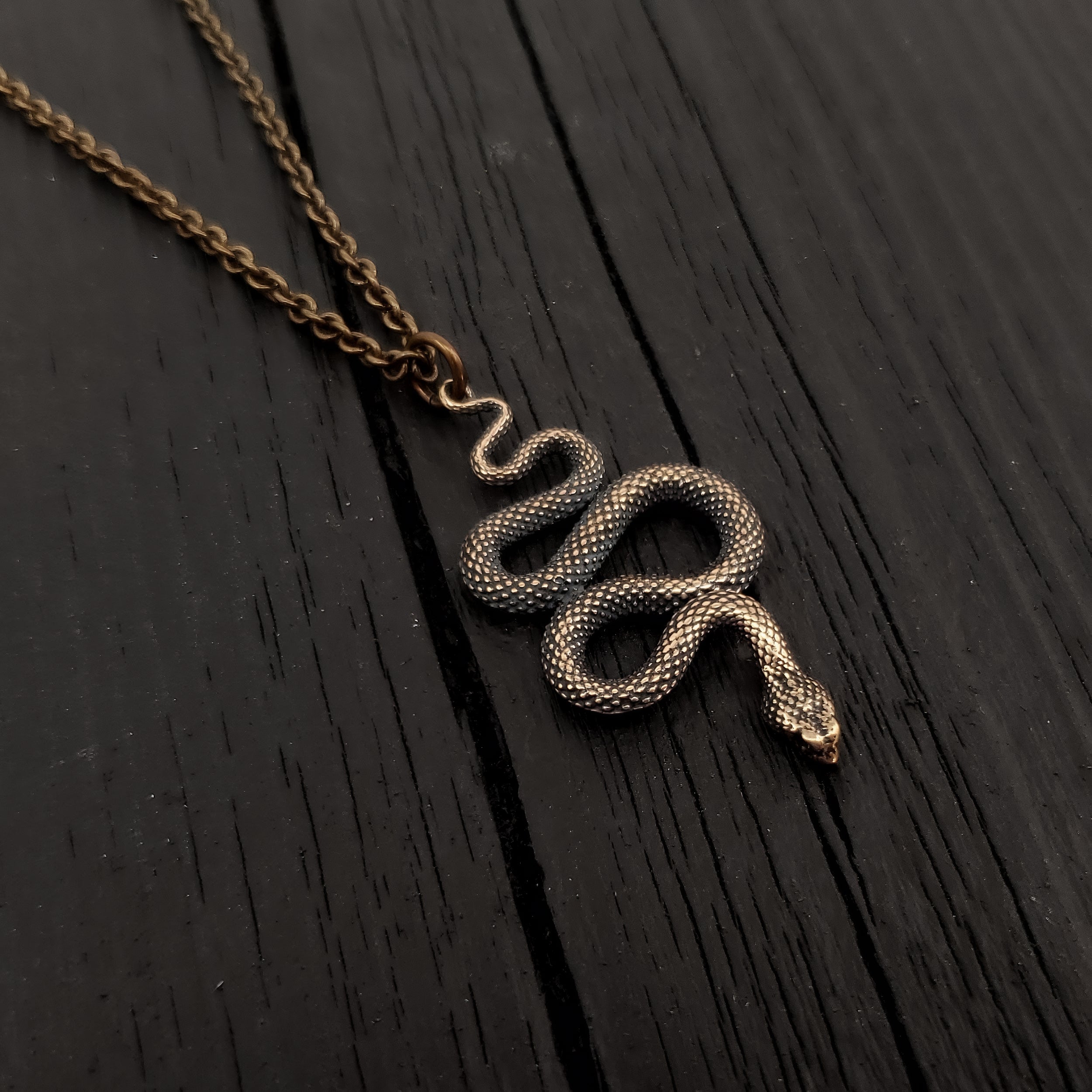 Gold-plated chain with snake pendant, elegant design | Moon Raven